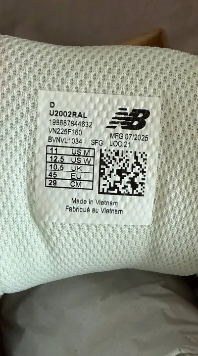 New Balance 2002R Sneakers – Unused – 2.8M VND or 8500 RUB