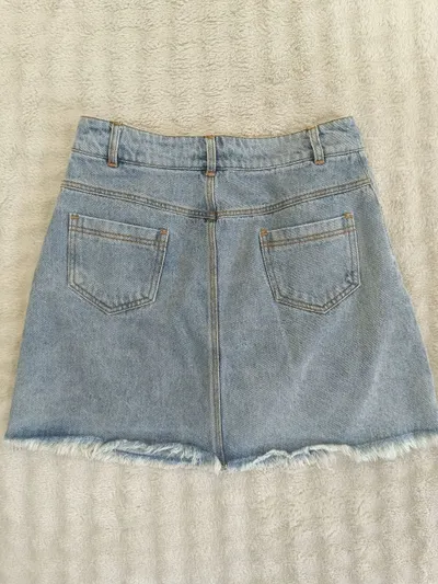 Bộ sưu tập 5 mặt hàng: Áo khoác gió, chân váy jeans, quần đùi, liền quần H&M, máy duỗi tóc Braun – 330.000 VND