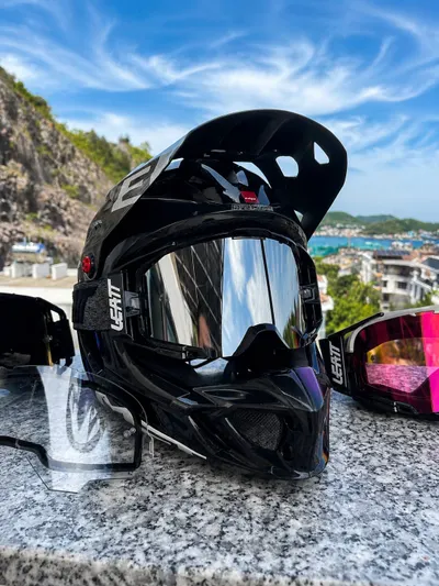MET Parachute MTB 풀페이스 헬멧 + 3개 Leatt 마스크 – 완전 세트