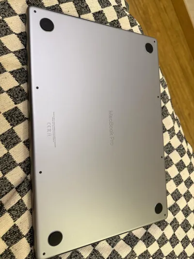 MacBook Pro 16" с Apple M2 Pro, 32ГБ, 1ТБ SSD, Space Gray – 2,5 года, отличное состояние