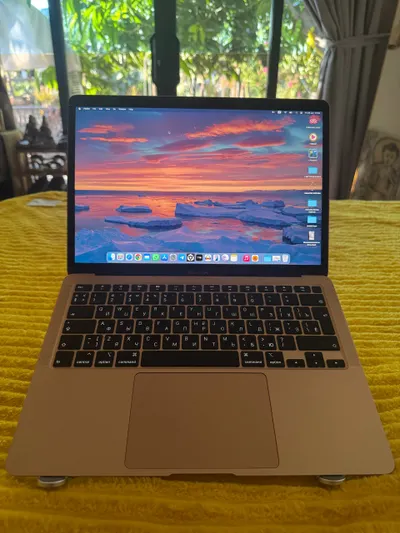 MacBook Air Retina 13" 2020 (Intel i3, 8GB RAM, SSD 256GB) – 7 млн VND