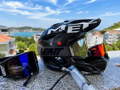 MET Parachute MTB 풀페이스 헬멧 + 3개 Leatt 마스크 – 완전 세트