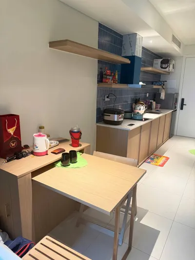 1卧室公寓，可立即入住，靠近Đó剧院 — 阳台海景 — 1400万越盾/月 — 全家具