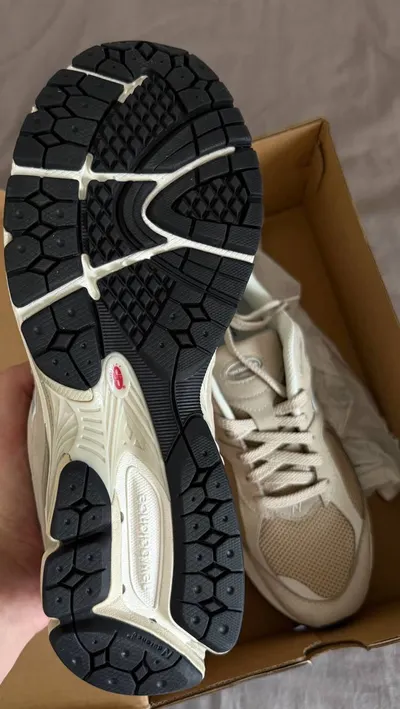 New Balance 2002R Sneakers – Unused – 2.8M VND or 8500 RUB