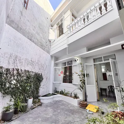Nhà cho thuê 2 phòng ngủ ở ngõ Hoàng Xiêu, phía Nam Nha Trang – 125m², đầy đủ nội thất với năng lượng mặt trời