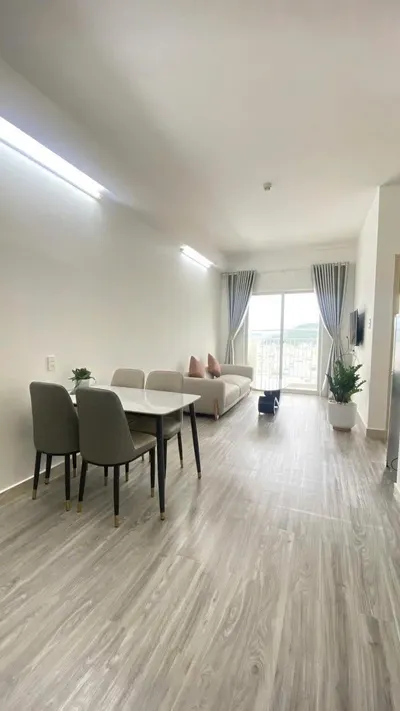 Hoang Quan 아파트 2침실 – 55m² – 해안 전망 – 냐짱 북쪽 – 900만 동/월