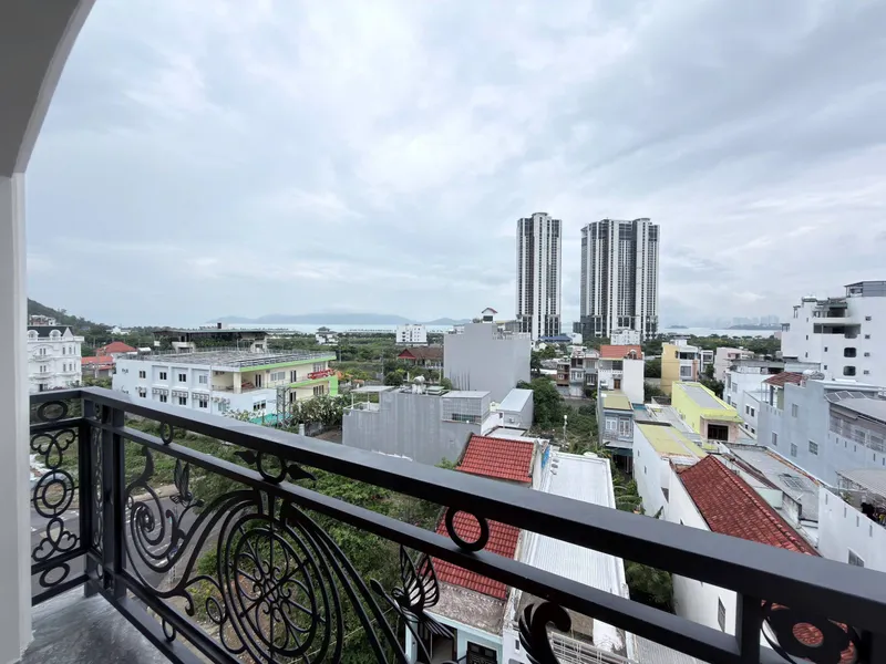 岘港北部新工作室公寓，带阳台（Hòn Xện）—— 900万越南盾/月 — 7/9