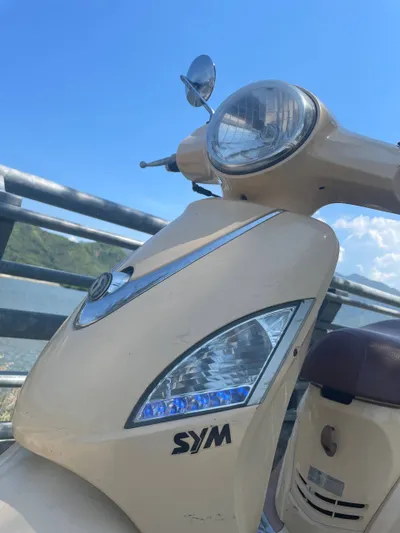 出售SYM Attila 111cc踏板车 – 700万越南盾 – 完美状况，包含蓝卡