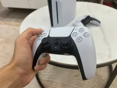 PlayStation 5 出售 – 如新,2 个控制器带保修