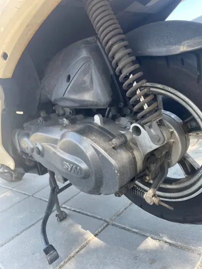 出售SYM Attila 111cc踏板车 – 700万越南盾 – 完美状况，包含蓝卡