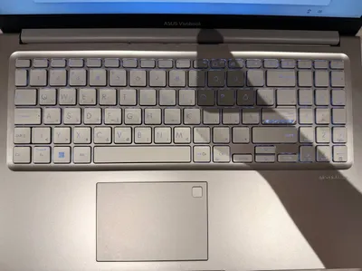ASUS Vivobook 15 (X1504VA, 2024) 笔记本电脑 – Intel i5, 16GB RAM, 512GB SSD – 1150万 VND
