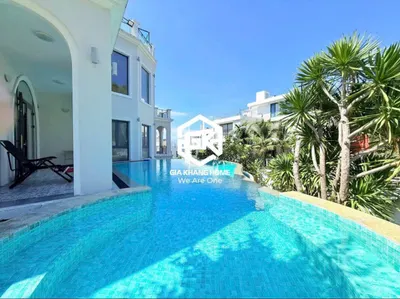Villa cho thuê ở phía Bắc Nha Trang - 7 phòng ngủ, hồ bơi
