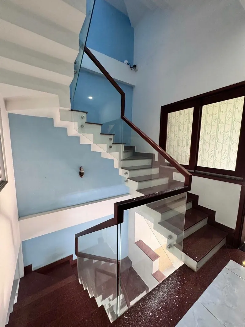 Cho thuê nhà 4 tầng gần bãi biển Hòn Chồng – 5 phòng ngủ, 5 phòng tắm – 18 triệu VND/tháng — 2/2
