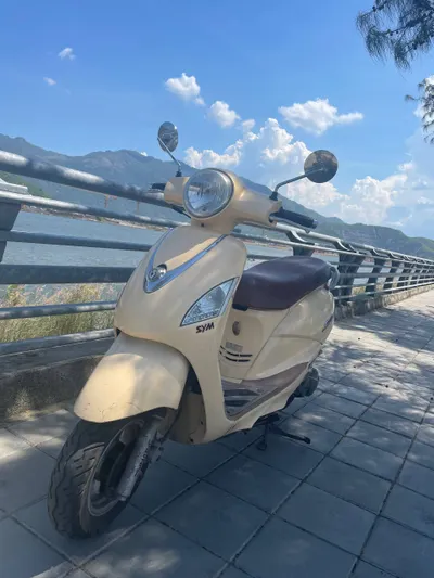 出售SYM Attila 111cc踏板车 – 700万越南盾 – 完美状况，包含蓝卡