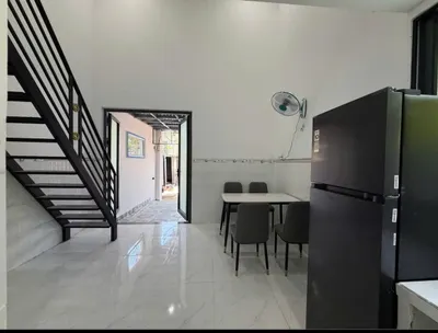 两层公寓 – 60–80 m² – 距海滩和Ba Lang市场700米 – 每月5–7百万越南盾