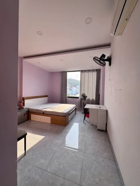 4-Story House for Rent near Hòn Chồng Beach – 5 Bedrooms, 5 Bathrooms – 18 Million VND/Month