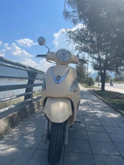 出售SYM Attila 111cc踏板车 – 700万越南盾 – 完美状况，包含蓝卡