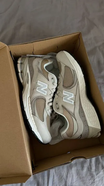 New Balance 2002R Sneakers – Unused – 2.8M VND or 8500 RUB