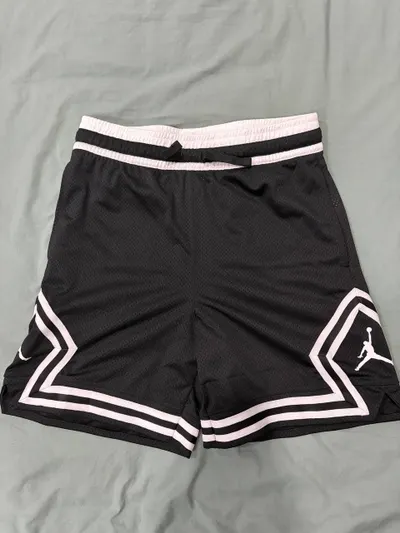 Cáp HDMI 2m & Quần short Nike Jordan Size L - bán