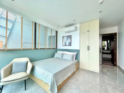 Studio cho thuê gần biển ở trung tâm Nha Trang – đầy đủ nội thất, tầng 6 với ban công – 11.5 triệu VND/tháng