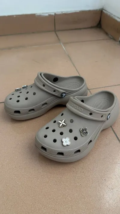 Giày Crocs cao cổ chính hãng (size 36-37) - đã qua sử dụng
