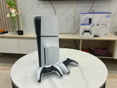 PlayStation 5 出售 – 如新,2 个控制器带保修