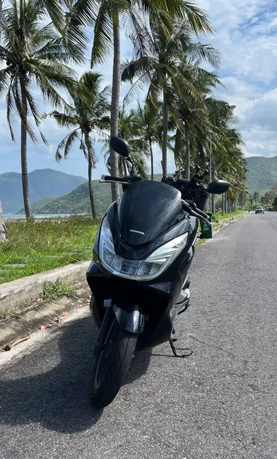 Honda PCX-125 Scooter – 2017, Fully Serviced, No Accidents, Blue Card – 30M VND