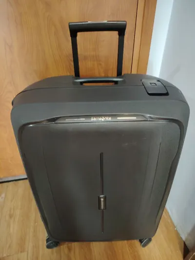 Samsonite Esens Suitcase – Size L (111 L) – Excellent Condition – Original