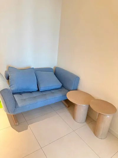 1卧室公寓，可立即入住，靠近Đó剧院 — 阳台海景 — 1400万越盾/月 — 全家具