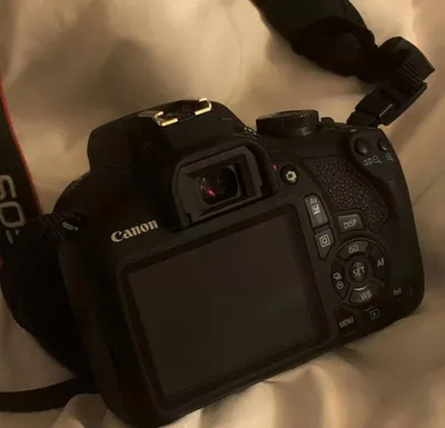 캐논 EOS 2000D 카메라 완벽한 상태 및 액세서리
