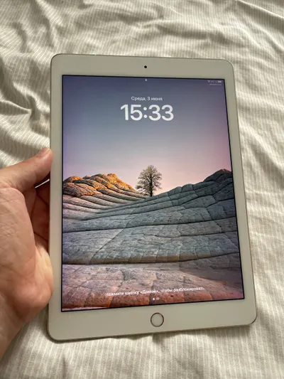 iPad Pro 9.7 inch, 128GB, Gold Color