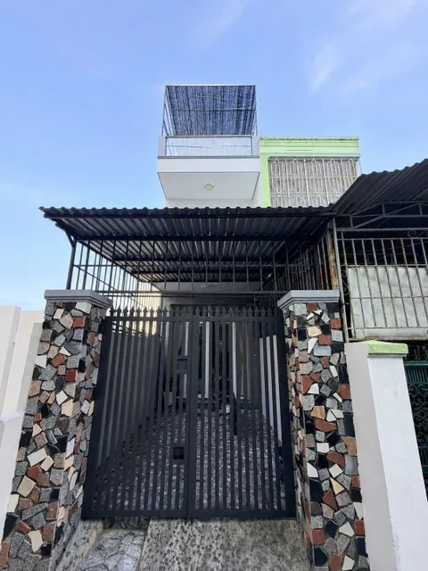 3-Storey House for Rent Near Hòn Chồng Beach, 400m from Shore