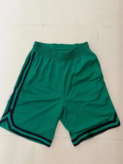 Bán quần áo mới (đồ thể thao, váy áo, phụ kiện)