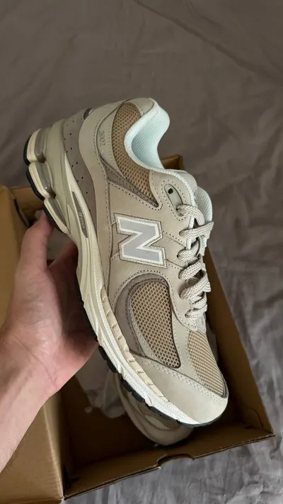 New Balance 2002R Sneakers – Unused – 2.8M VND or 8500 RUB