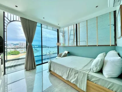 Studio cho thuê gần biển ở trung tâm Nha Trang – đầy đủ nội thất, tầng 6 với ban công – 11.5 triệu VND/tháng