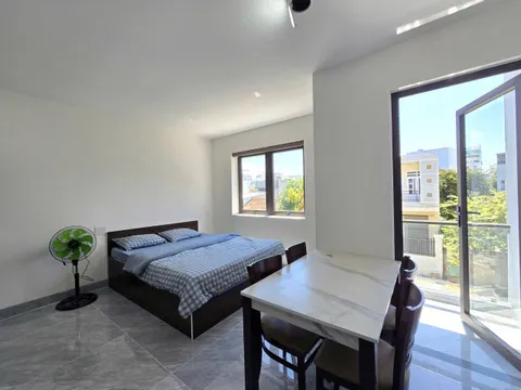 Furnished Studio Apartment with Spacious Balcony for Rent – Phuoc Long, South Nha Trang – 6.6 Million VND/Month