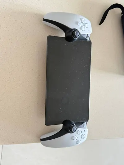 PS5、PlayStation Portal、PS Vita 和戴森直发器 – 电子产品套装