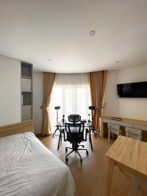 Studio with Private Balcony – Giang Chau 1, Nam Viet A – 12M VND/Month