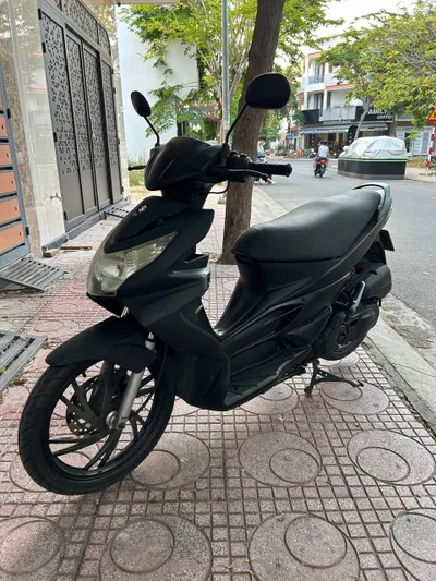 铃木隼125型摩托车出售 – 日常通勤车,省油,价格可协商