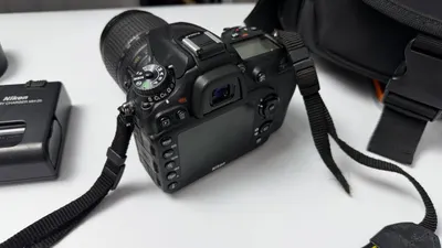 Nikon D7100 DSLR Camera with 18–105mm Lens – Excellent Condition – 7M VND
