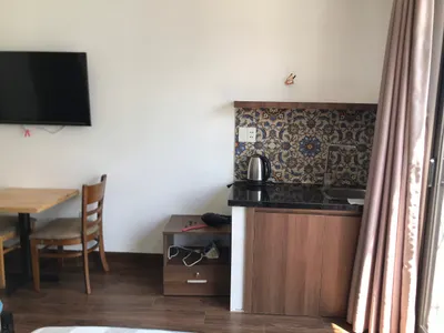 Studio Apartment ở Trung Tâm Thành Phố với Tầm Nhìn Ra Biển - 28 m², Đầy Đủ Nội Thất, Sân Thượng Chung