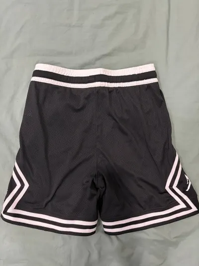 Cáp HDMI 2m & Quần short Nike Jordan Size L - bán