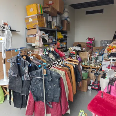 车库大甩卖 – 多件物品：浮潜装备、运动器材、电器、服装和化妆品