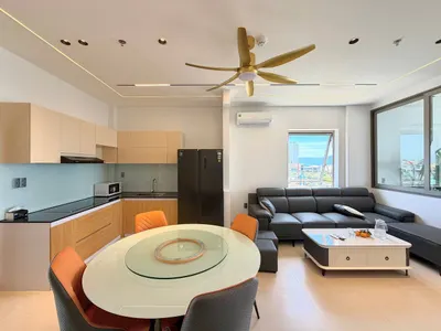 豪华顶层公寓出租 – 3BR/3BA 带按摩浴缸、城市和海景、120m²、45M VND/月