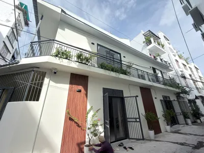 Nha Trang 시내 중심의 새로운 1층 주택 임차 – 50m², 욕실 2개, 1400만 VND/월, 7월 16일부터 이용 가능
