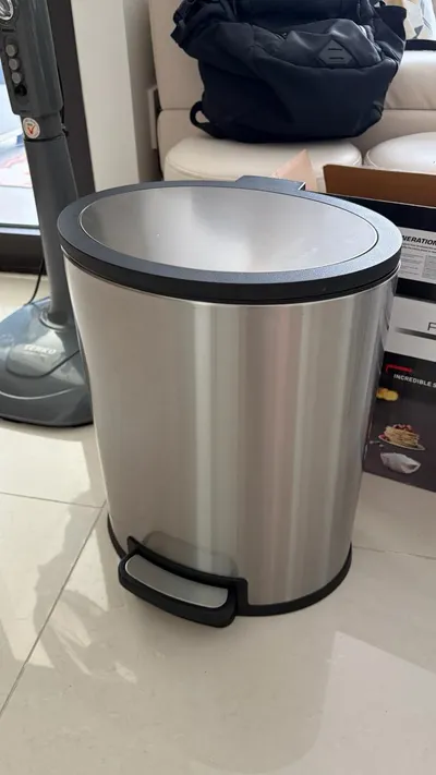 家用物品套装 – 料理机、电热水壶、垃圾桶、洗衣篮