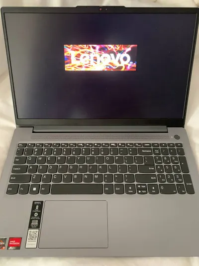 Ноутбук Lenovo IdeaPad Slim 3 15ABR8 – AMD Ryzen 5 12-ядер – 16GB RAM – 512GB SSD