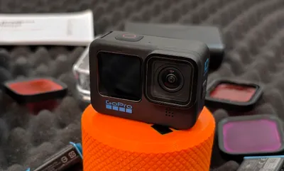 Bộ máy ảnh GoPro HERO10 Black với phụ kiện – Bộ quay phim hoàn chỉnh