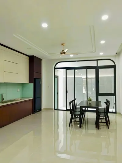 서쪽 신규 임대 주택 – 270m², 침실 3개, 월 2,200만 VND