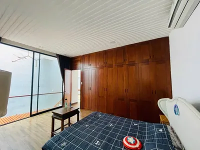 나트랑 중심부 3침실 집 임대 – 250m² – 2,500만 VND/월